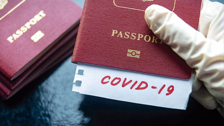 Solo una veintena de países permiten la entrada sin restricciones de viajeros procedentes de España