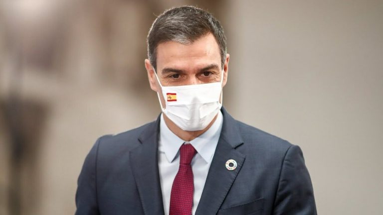 Sánchez soslaya las críticas de Podemos a Celaá y defiende la unidad de su Gobierno