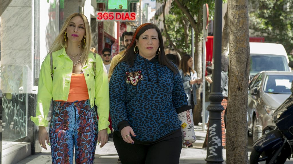 Por qué la serie 'Por H o por B' es perfecta para este verano