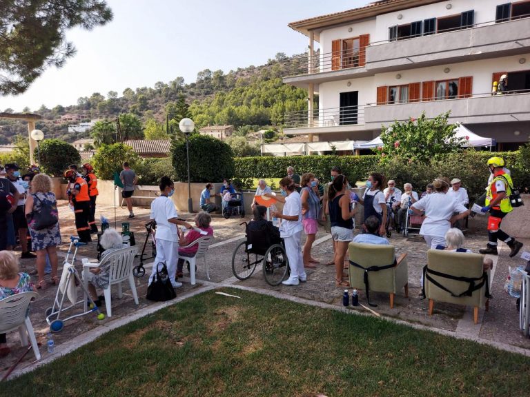 Un incendio en una residencia de Calvià (Mallorca) obliga a evacuar a medio centenar de usuarios