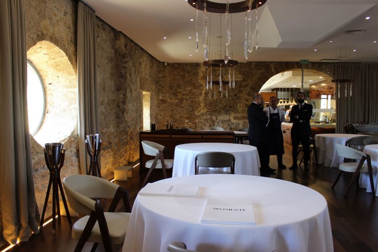 Restaurante Aponiente, ejemplo de responsabilidad: cierra por 3 positivos en su plantilla