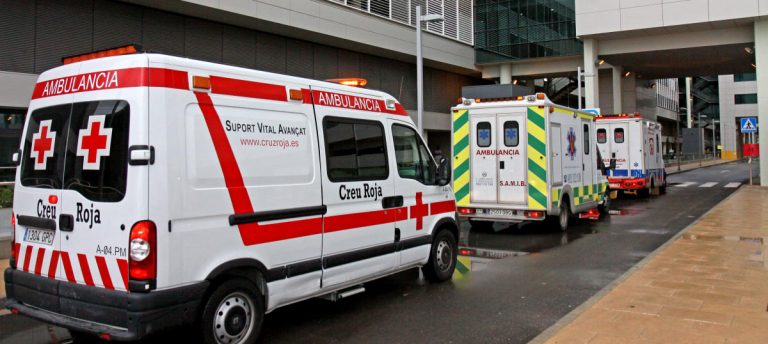 Menor de 13 años apuñala a su padre por quitarle el móvil