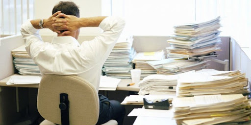 Con un mal trabajo, estás con una pierna en la tumba