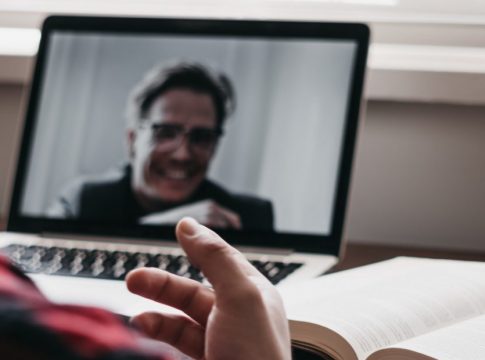 Cómo celebrar la Navidad mediante videollamada Cómo celebrar la Navidad mediante videollamada