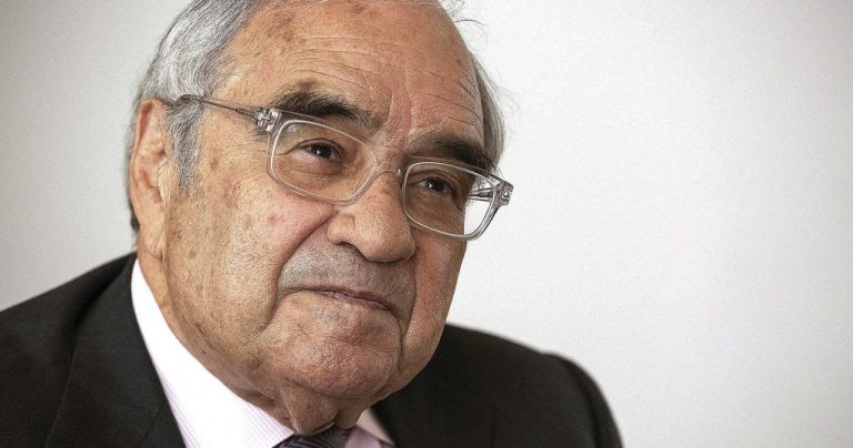 Martín Villa se defiende ante las muertes que se le imputan