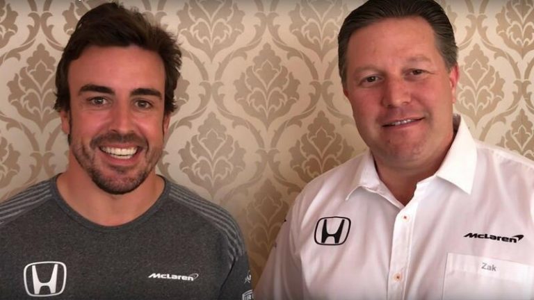El jefe de McLaren, Zak Brown, elogia a Fernando Alonso