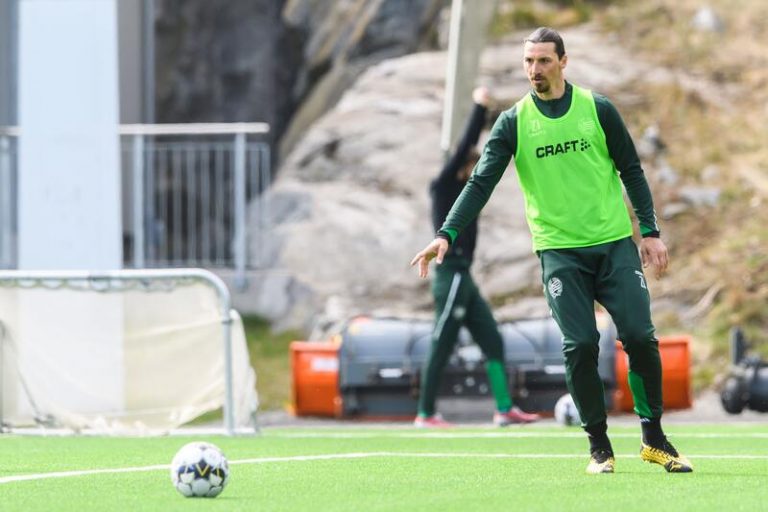 Ibrahimovic sufre una lesión muscular entrenando con el Milan