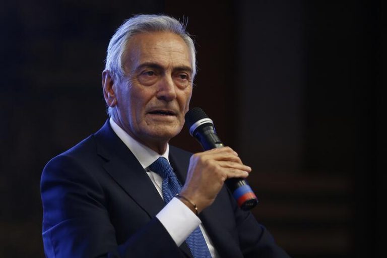 Los estadios en la serie A podrían abrirse parcialmente este verano