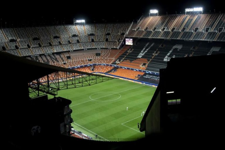 El Valencia impulsa una iniciativa junto a las peñas para dar colorido a Mestalla