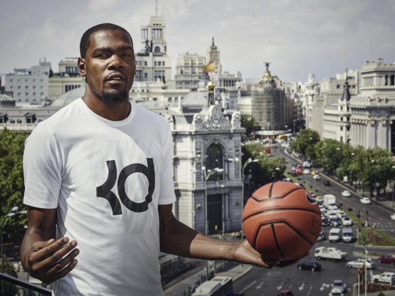 Kevin Durant confirma que no jugará hasta la próxima temporada