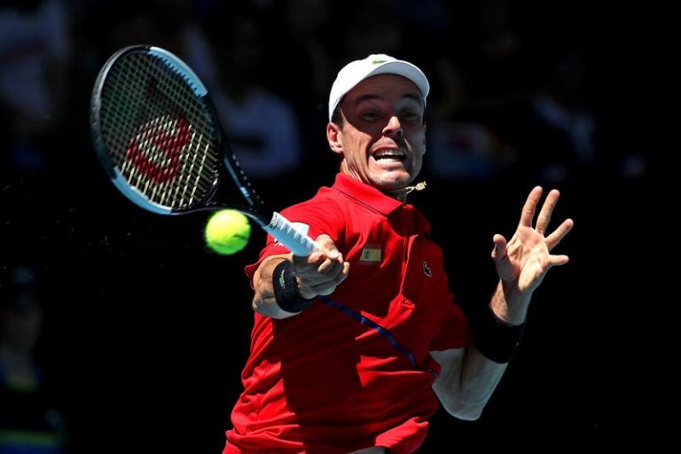 Bautista y De Miñaur repiten victoria y se medirán por el título en Alicante