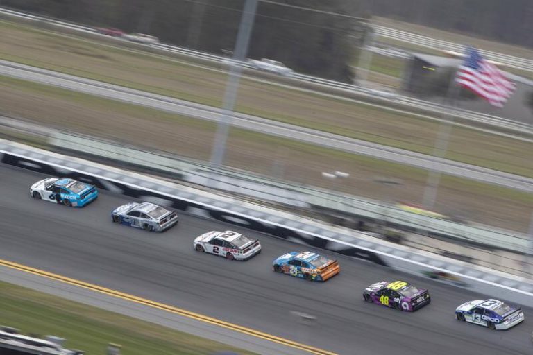 La NASCAR permitirá que los aficionados accedan a ver las carreras