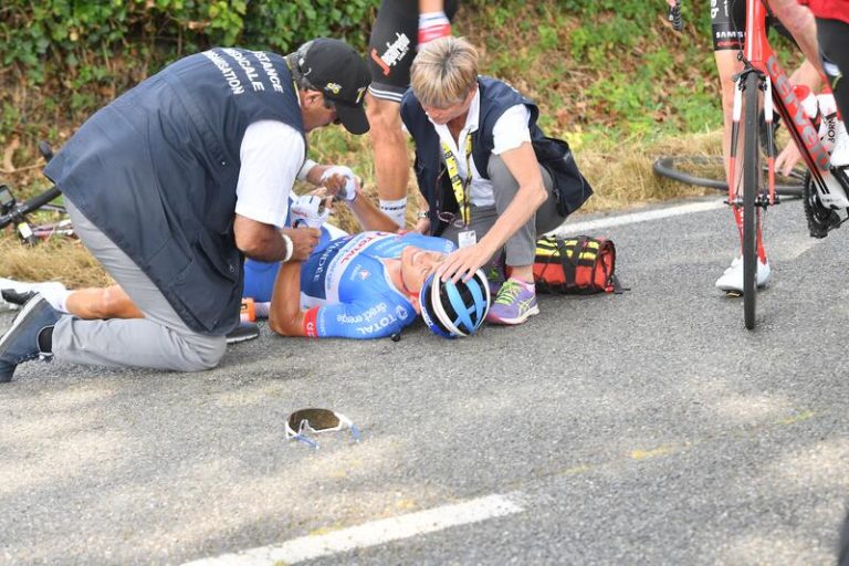 El ganador de la Paris-Roubaix en la UCI con un traumatismo craneoencefálico