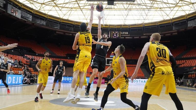 Bilbao Basket revive a costa de un Iberostar Tenerife casi desahuciado (70-78)