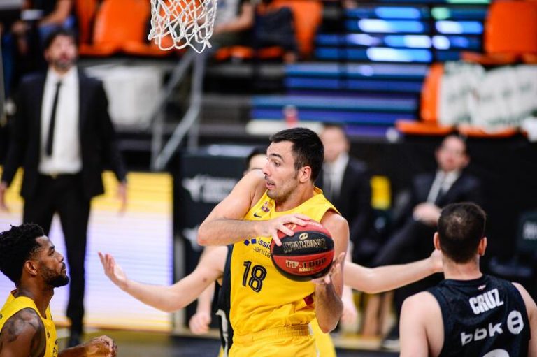 El Barça no necesita a Mirotic para pasar como líder