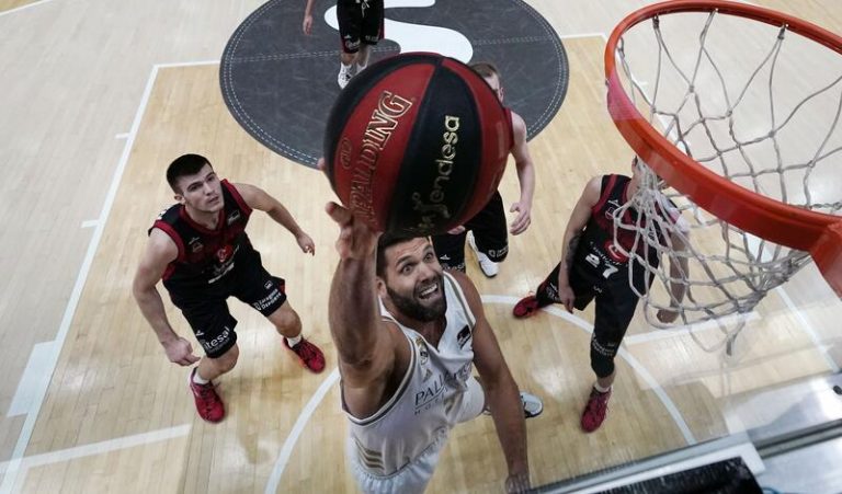 El Real Madrid dice adiós con una agria victoria