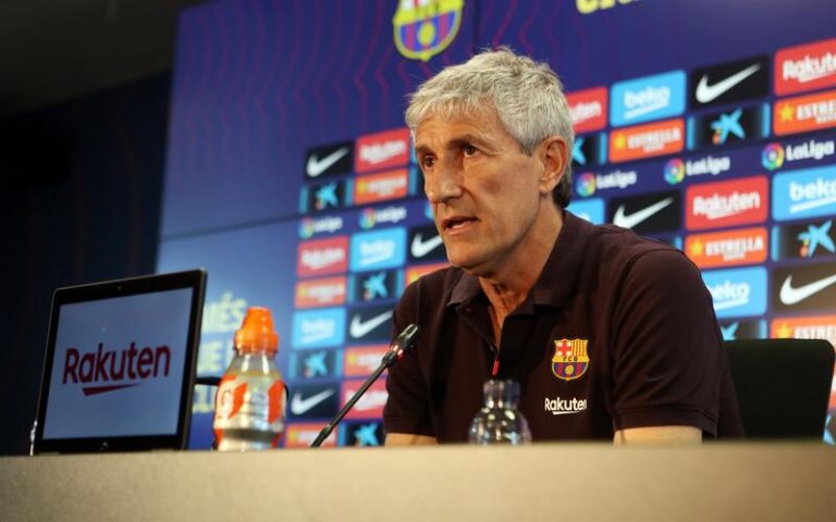 Quique Setién ve cómo el Barça dice adiós al título después del empate