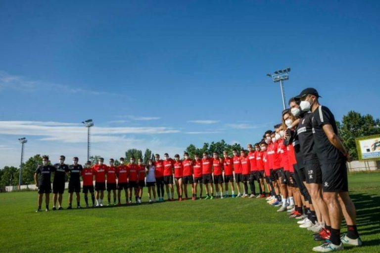 UD Logroñés presenta el himno 'pasión blanquirroja'