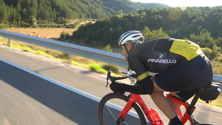 Miguel Indurain y Martín Fiz lideran la 'Remontada' en la marcha La Indurain