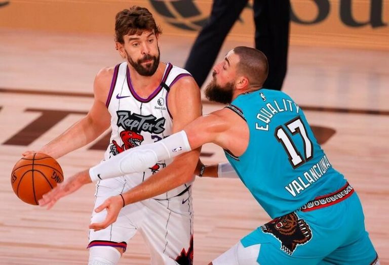 Raptors ganan a los Sixers y se medirán a los Nets en los 'playoffs'