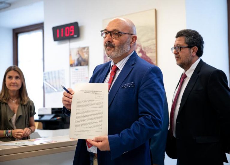 Vox Andalucía desea a Serrano que 