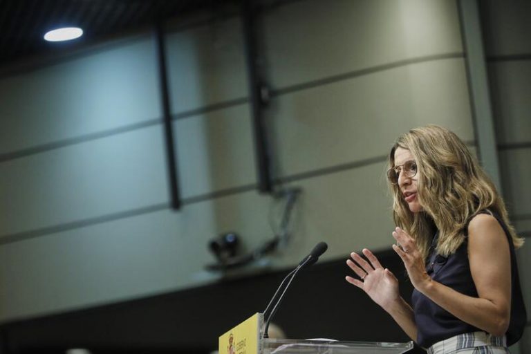 Díaz prepara una baja para padres con hijos en cuarentena y con PCR negativa