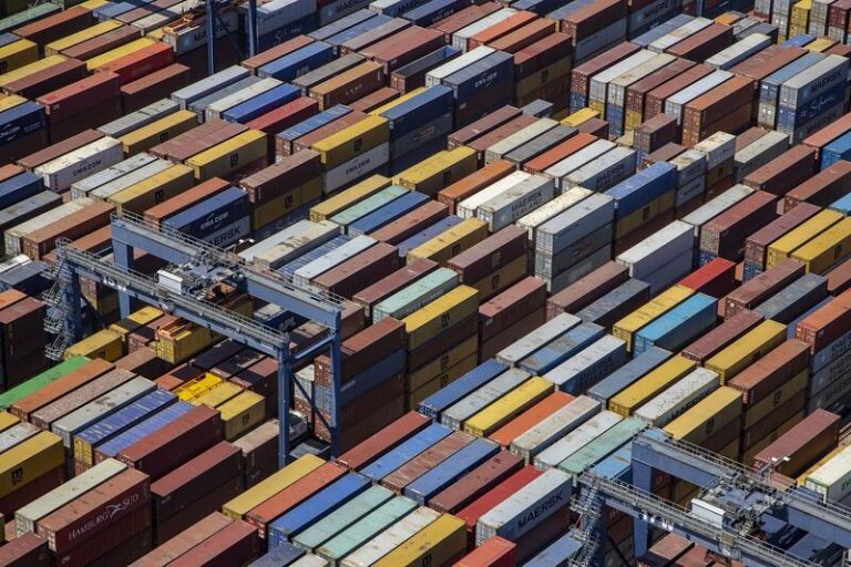 El tráfico portuario baja un 13,2% en julio pero sigue su tránsito hacia la normalidad