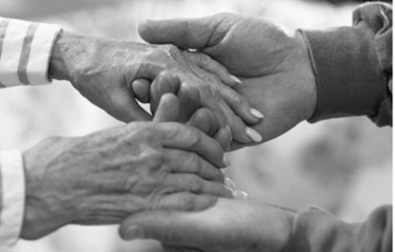 El PSOE llevará a votación la profesionalización y el reconocimiento económico de los cuidados