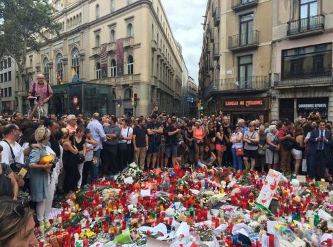 El padre de un niño muerto en el atentado de Barcelona pide una comisión de investigación El padre de un niño muerto en el atentado de Barcelona pide una comisión de investigación