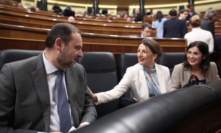 Yolanda Díaz dice que serán los agentes sociales los que planteen la subida del SMI