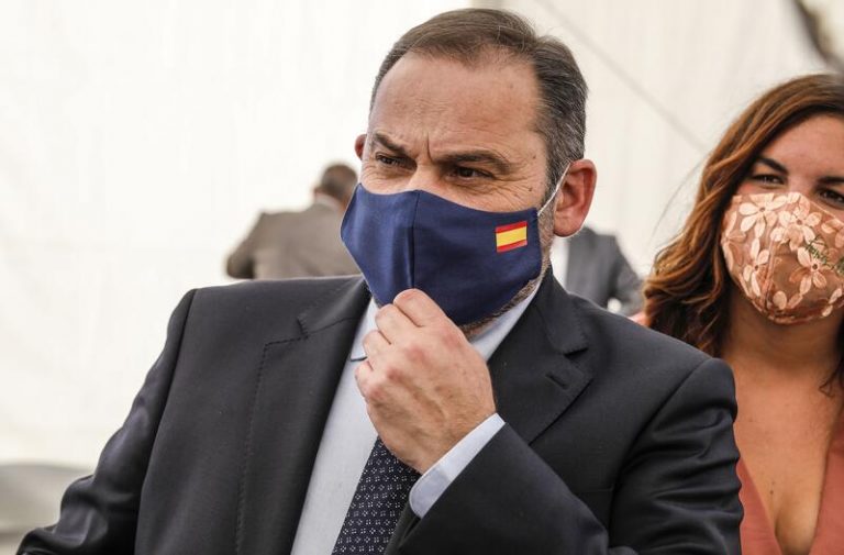 Ábalos confirma que la mesa de diálogo está parada por los 