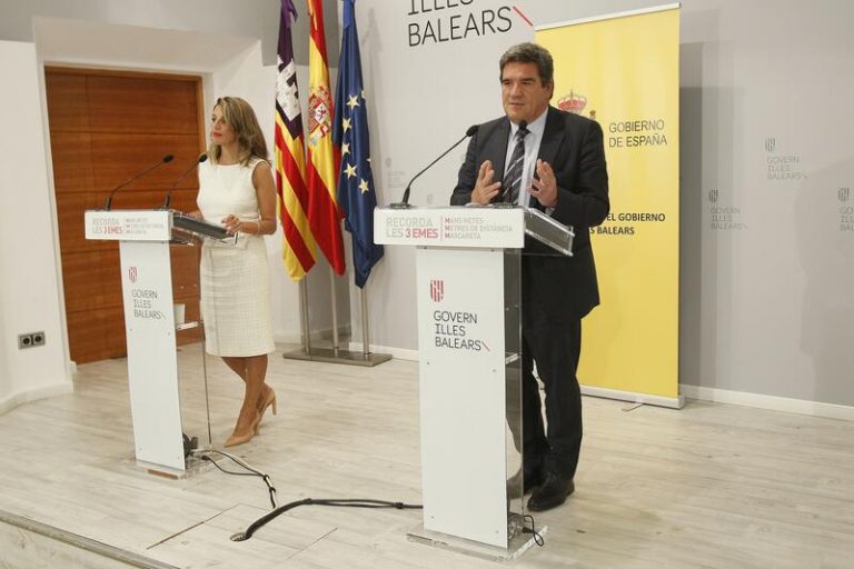 Escrivá discrepa con Díaz: prefiere incentivar la prolongación de la vida laboral