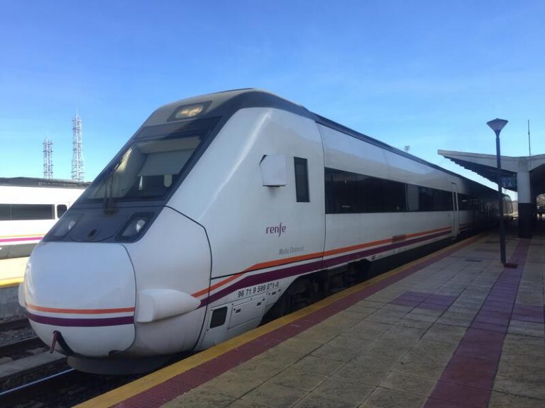 CC.OO. se concentrará el lunes en Transportes contra el nuevo modelo de servicios a bordo de Renfe