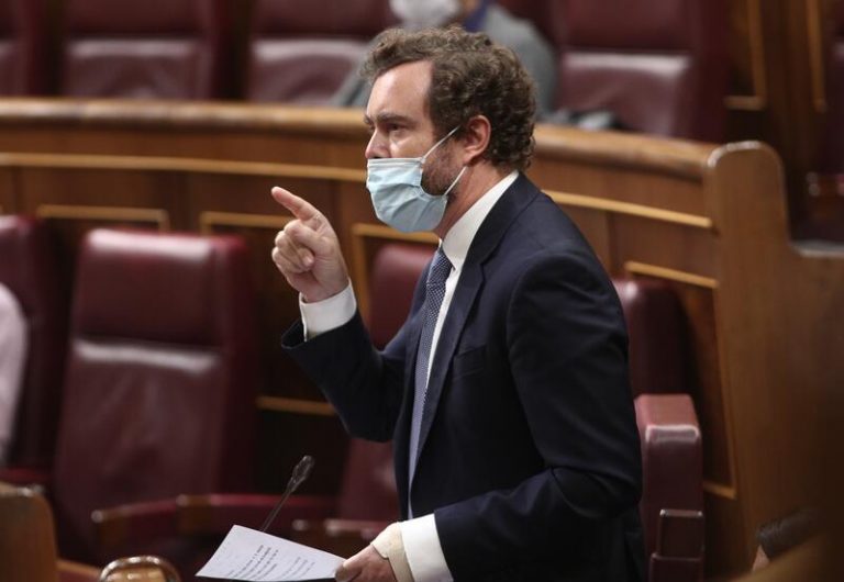 Espinosa de los Monteros acusa al Gobierno de hacer sufrir a los más vulnerables