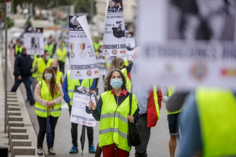 Unos 200 militares se manifiestan en Madrid para exigir 