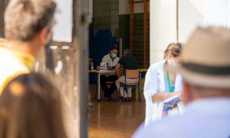 Andalucía suma 1.536 positivos, segunda mayor cifra de la pandemia, y 12 muertes en 24 horas