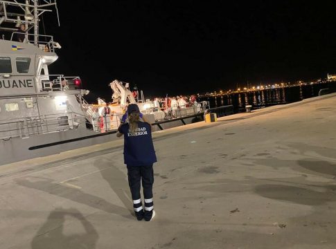 Llega una nueva patera con 12 migrantes a la Colònia de Sant Jordi (Mallorca) Llega una nueva patera con 12 migrantes a la Colònia de Sant Jordi (Mallorca)