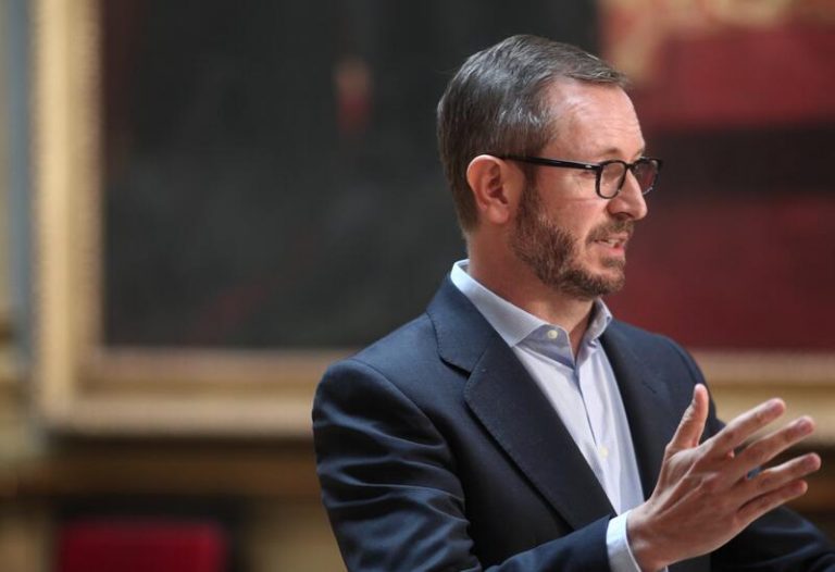 Maroto (PP) afea a Calvo hablar mucho del 