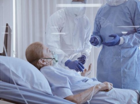 España sumará casi 2.000 nuevas muertes por Covid-19 en las próximas dos semanas, según estudio