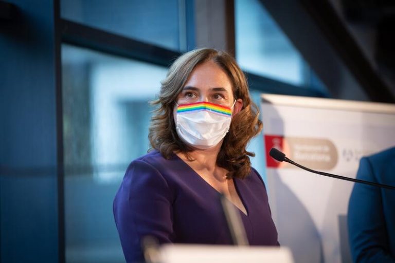 Ada Colau apoya revisar la Medalla de Oro a Heribert Barrera (ERC) por su 