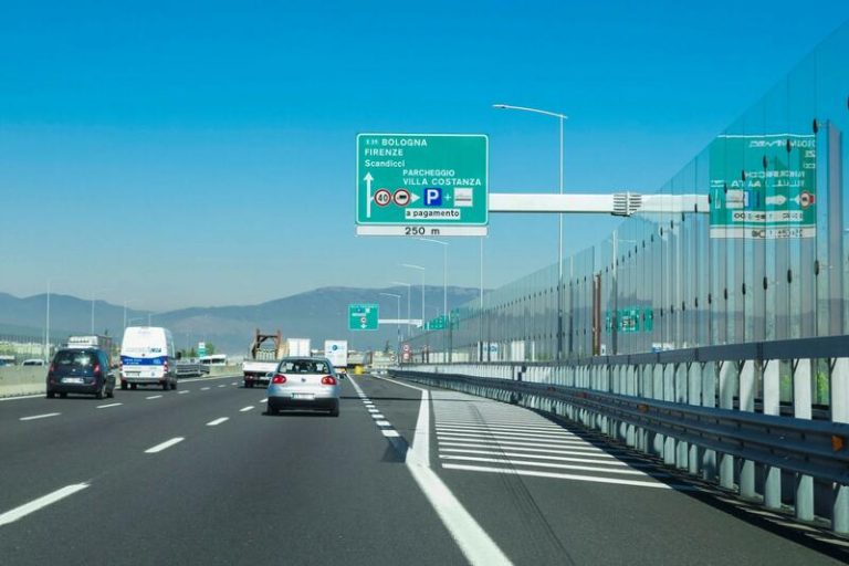 Atlantia aprueba la venta de su negocio de autopistas en Italia