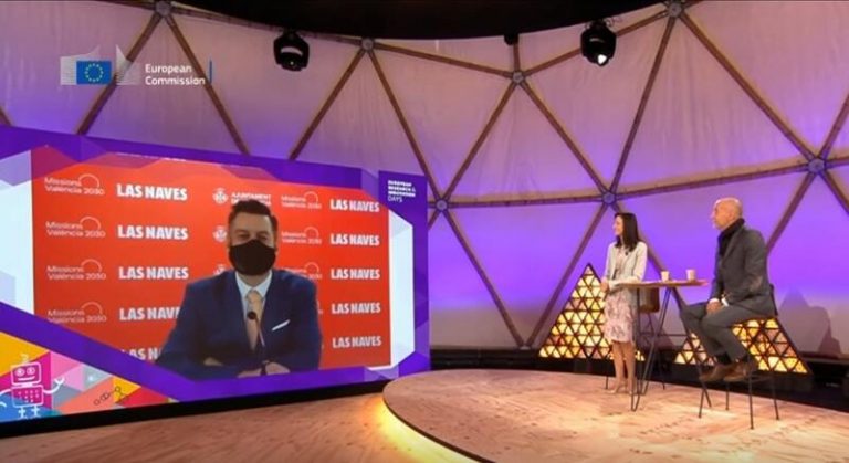 Crítican a un concejal de Valencia por hacer 'playback' en inglés en una entrevista promocional