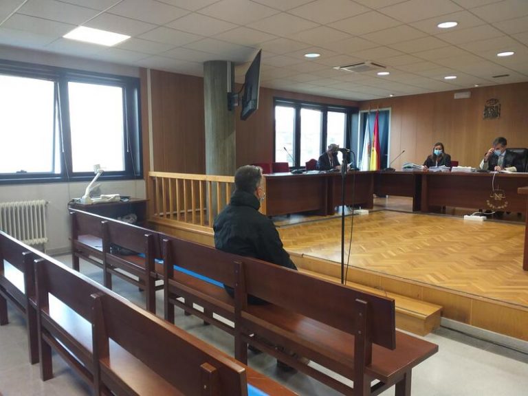 El entrenador acusado de abusos en Vigo niega intención sexual