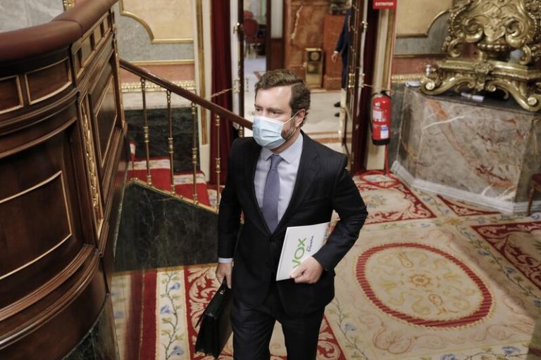 Espinosa de los Monteros denuncia el robo de un maletín de su coche oficial del Congreso