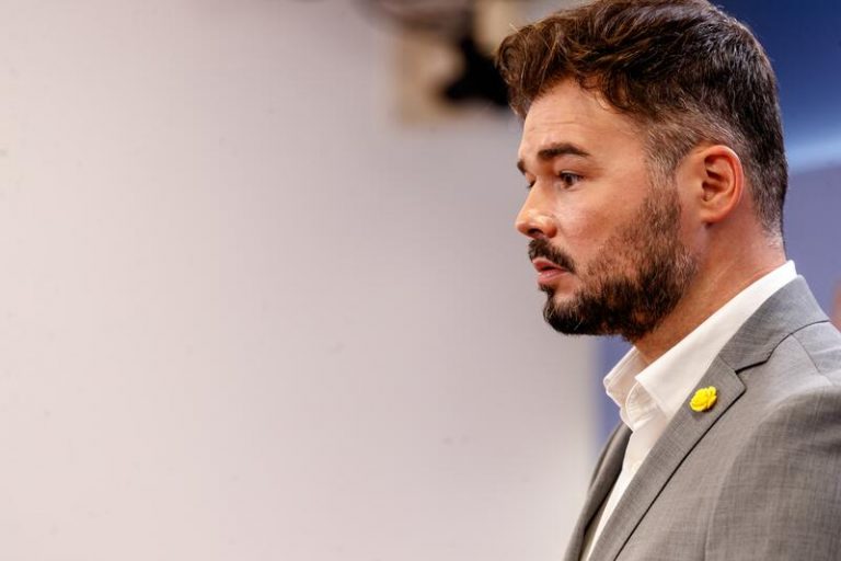 Rufián defiende mantener la Mesa de diálogo sobre Cataluña pese a la condena de Torra