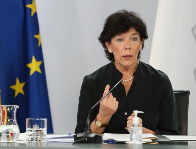 Educación permite a las CCAA que un alumno pueda pasar de curso sin límite de suspensos