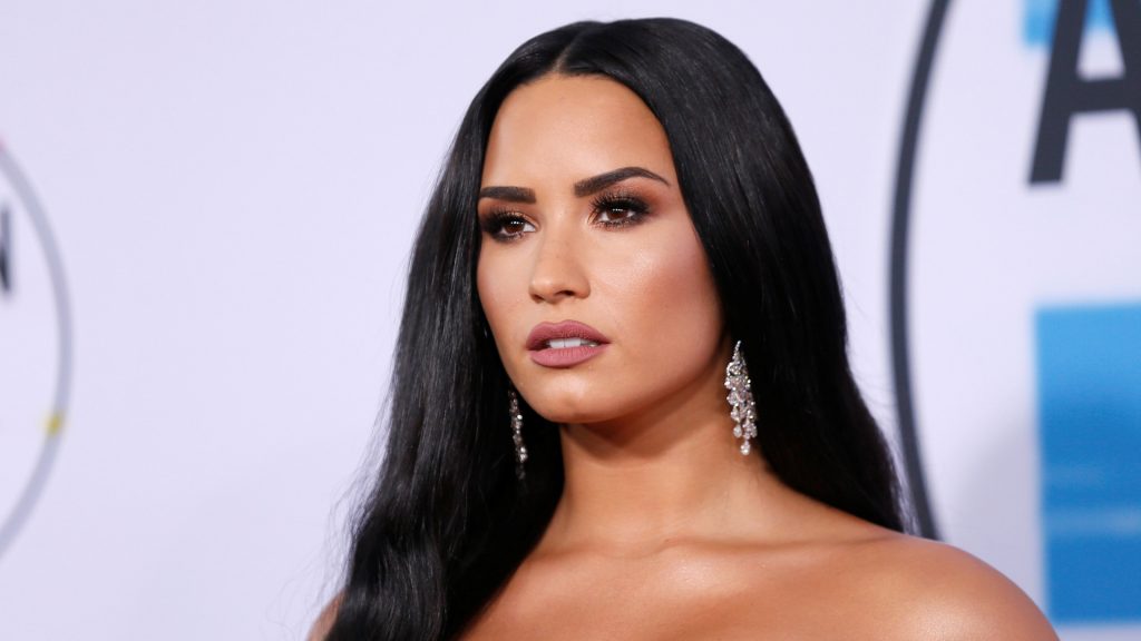 Demi Lovato da el primer paso