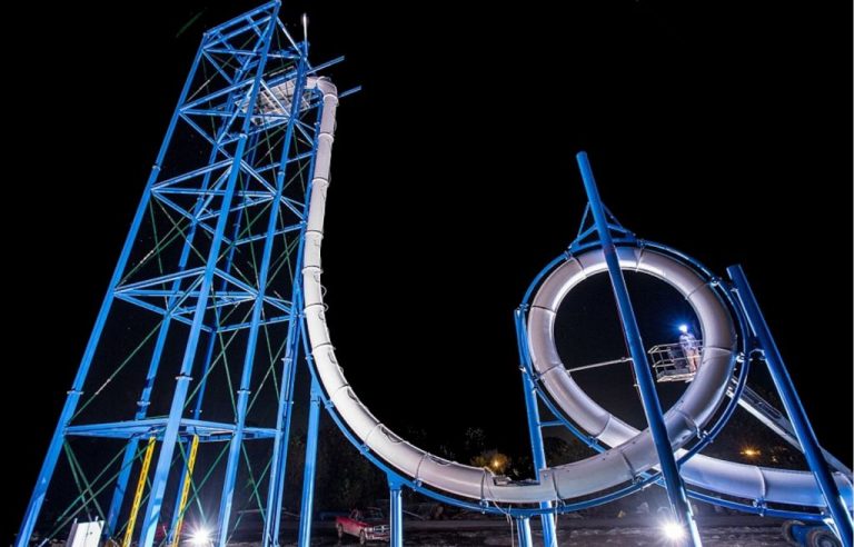 Las redes arden con este tobogán de agua prohibido para mujeres