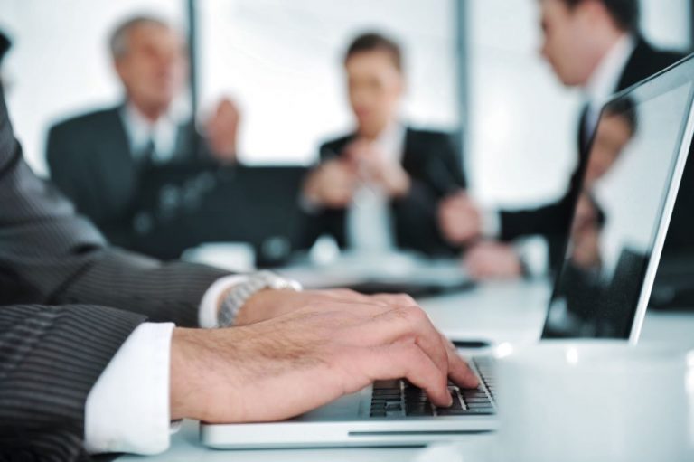 Un abogado se querella contra el expresidente de BBVA