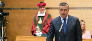 Un juez deja en libertad con medidas cautelares al alcalde del PP de Benavites denunciado por malos tratos